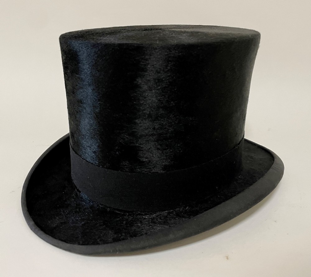 Antique Silk Top Hat in Leather Case View VIII