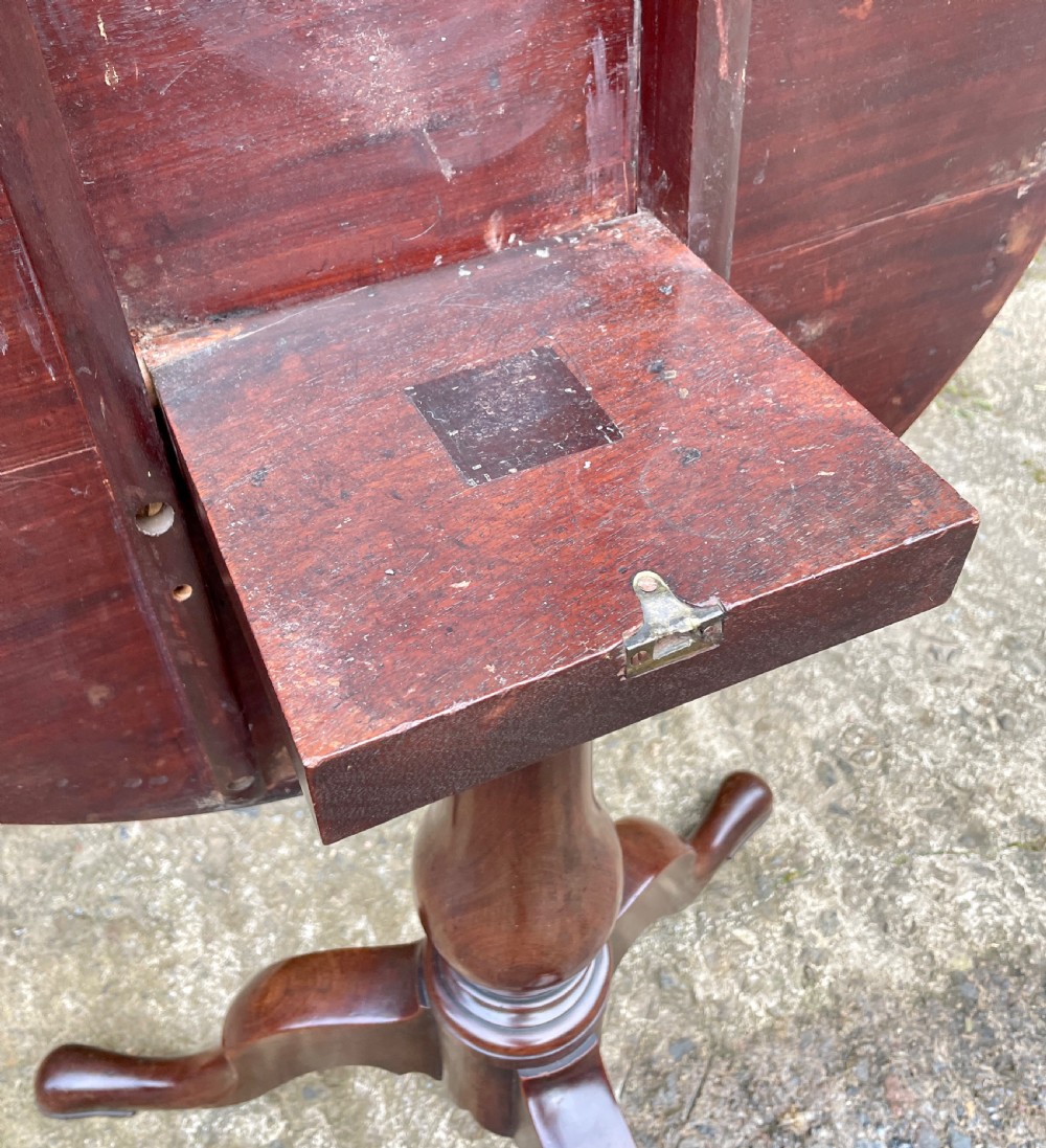 Georgian Mahogany Tilt Top Occasional Table View XXIV