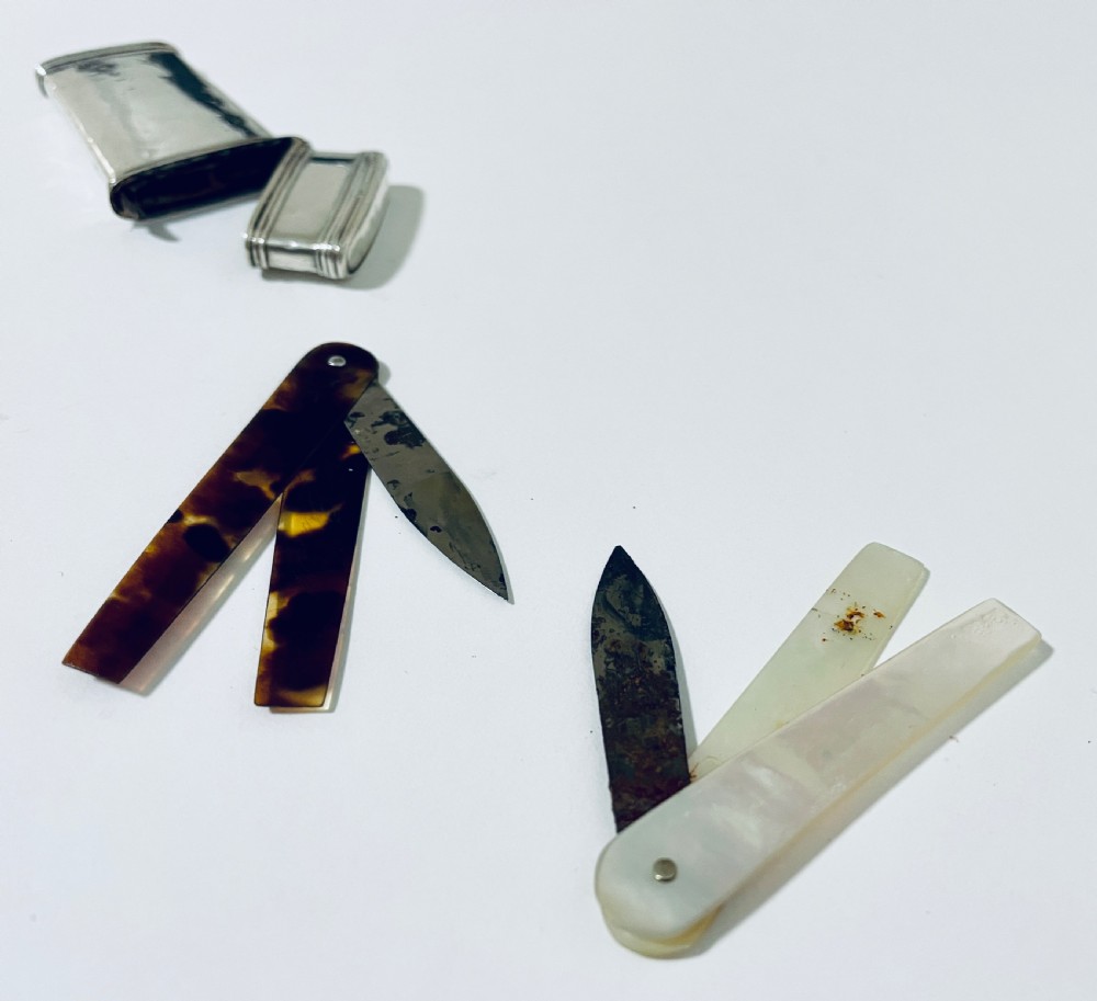 18th Century Georgian Fleam Bloodletting Kit in Silver Case View XI