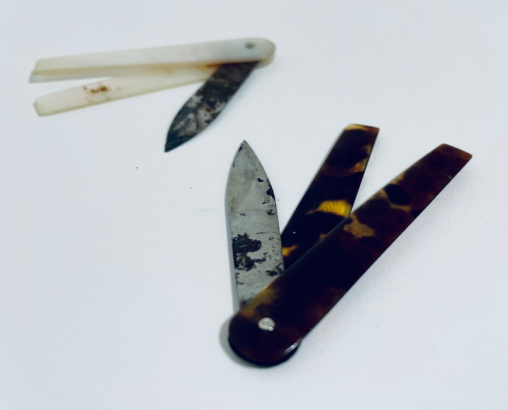 18th Century Georgian Fleam Bloodletting Kit in Silver Case View XII
