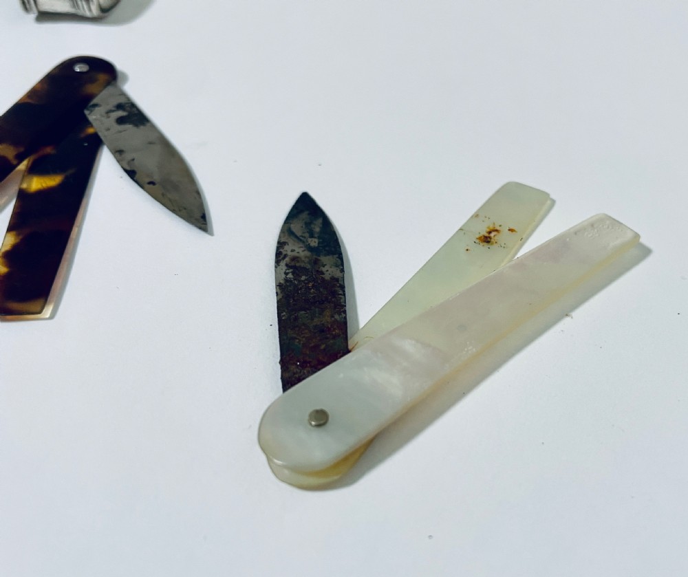 18th Century Georgian Fleam Bloodletting Kit in Silver Case View XIII