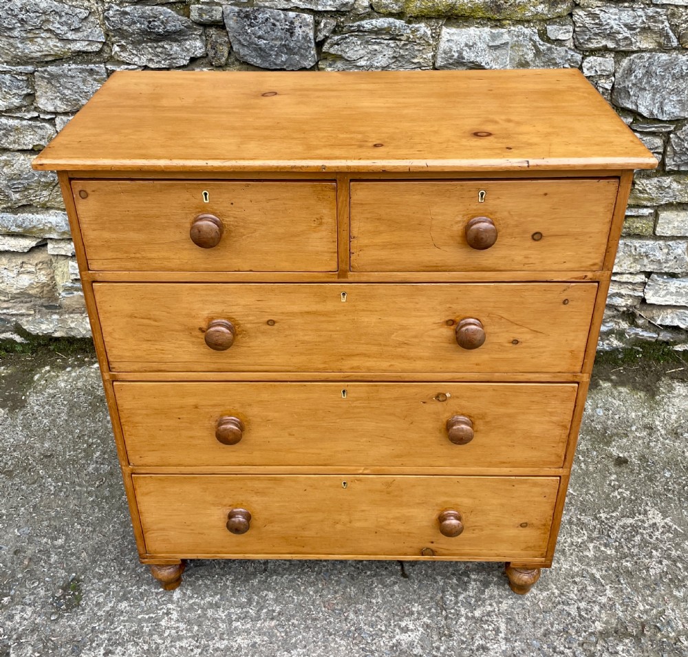 Large Victorian Pine Chest of Drawers View II
