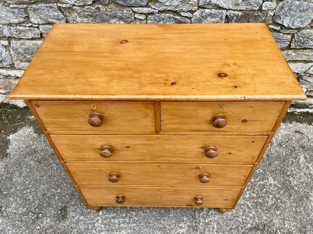 Large Victorian Pine Chest of Drawers View IV