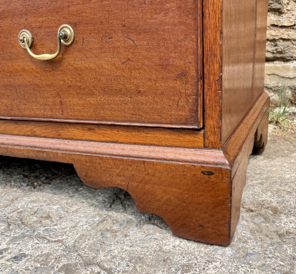 Large Georgian Oak Chest of Drawers View XVII