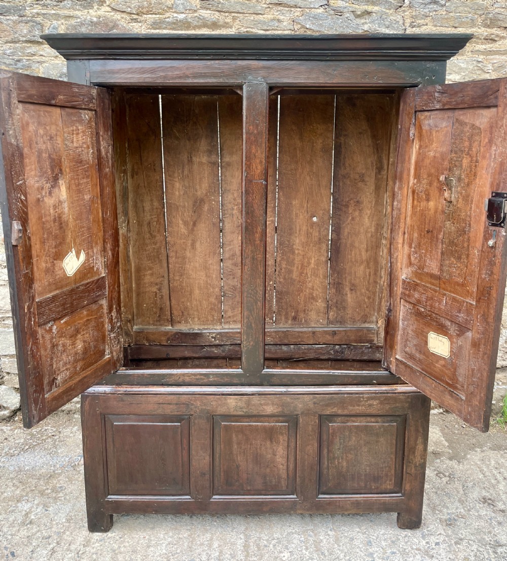 Early 18th Century Oak Livery Cupboard View XIV