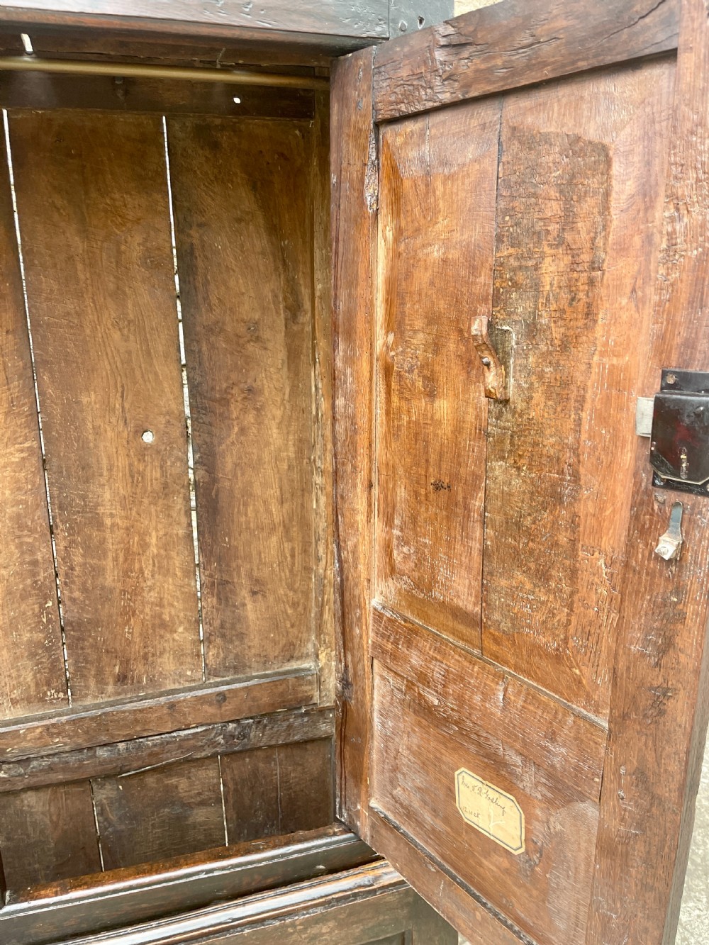 Early 18th Century Oak Livery Cupboard View XV