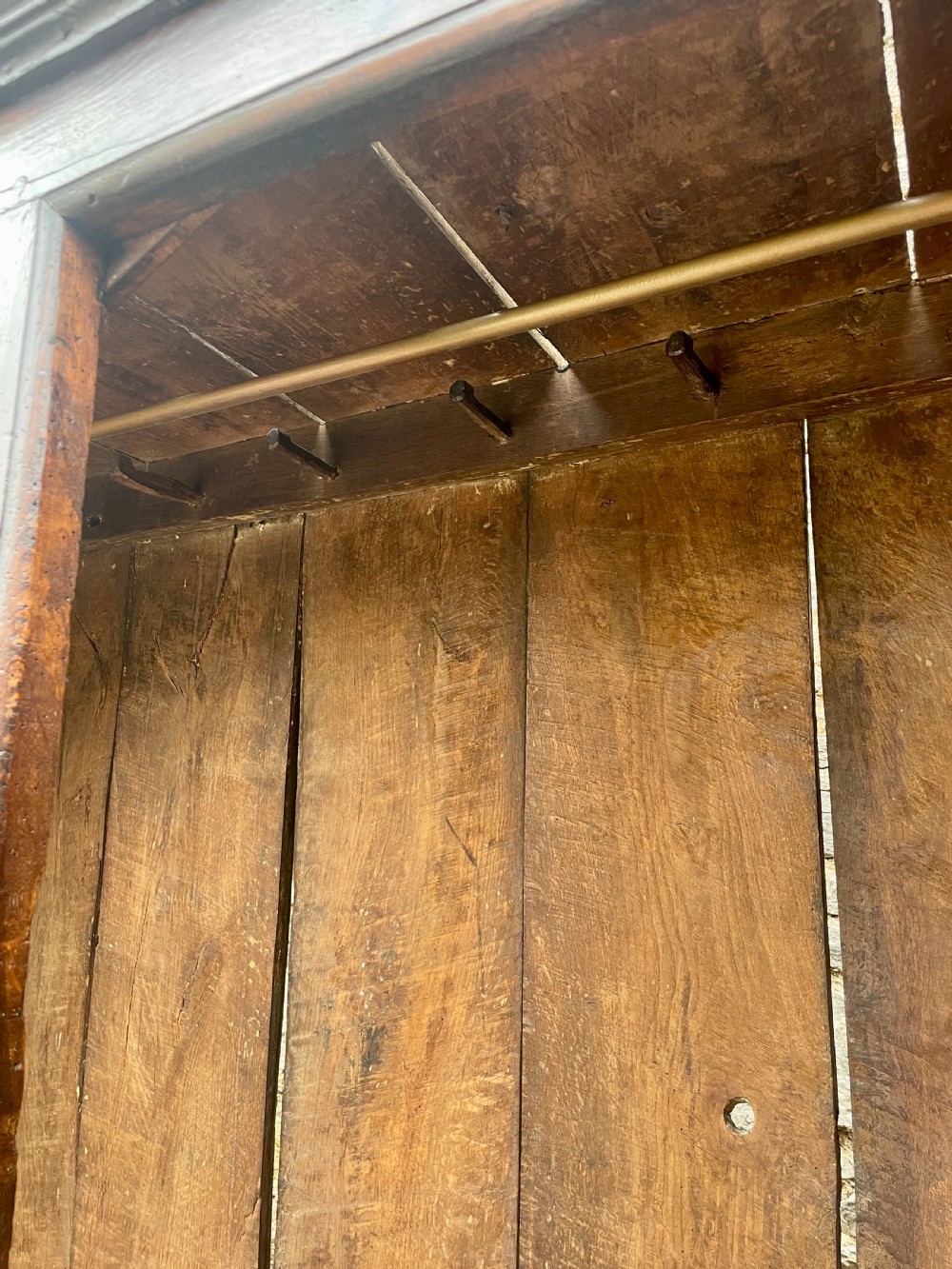 Early 18th Century Oak Livery Cupboard View XVII