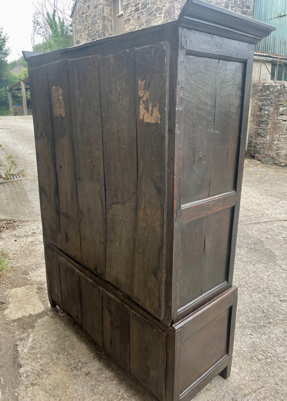 Early 18th Century Oak Livery Cupboard View XXVIII
