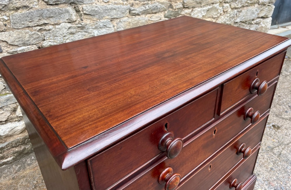 Small Georgian Mahogany Chest of Drawers View XIII