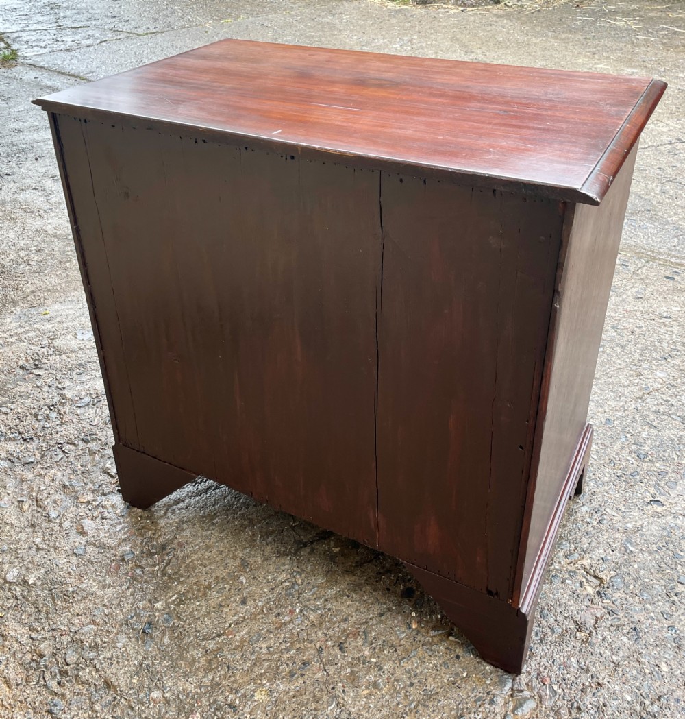 Small Georgian Mahogany Chest of Drawers View XXII