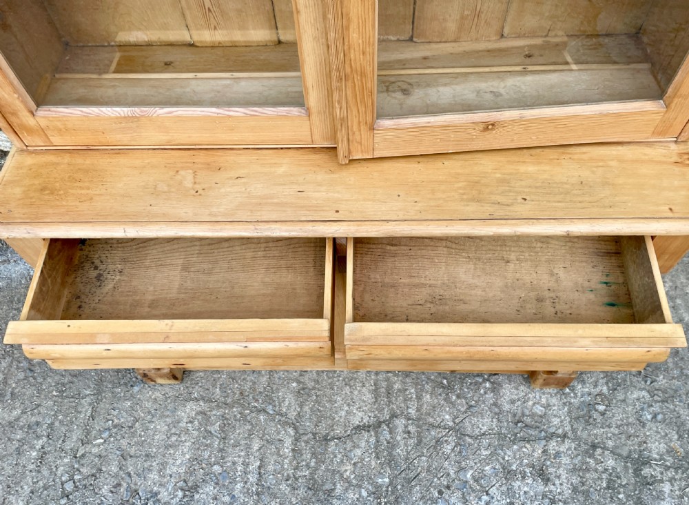 Antique Pine Dresser View XIII