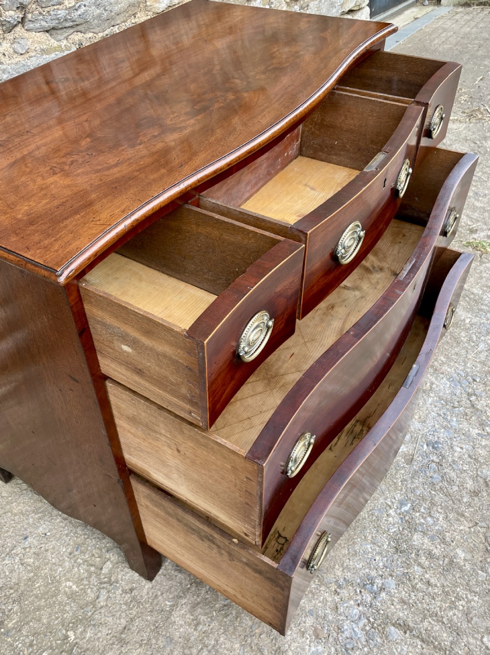 Georgian Mahogany Serpentine Chest of Drawers View XXI