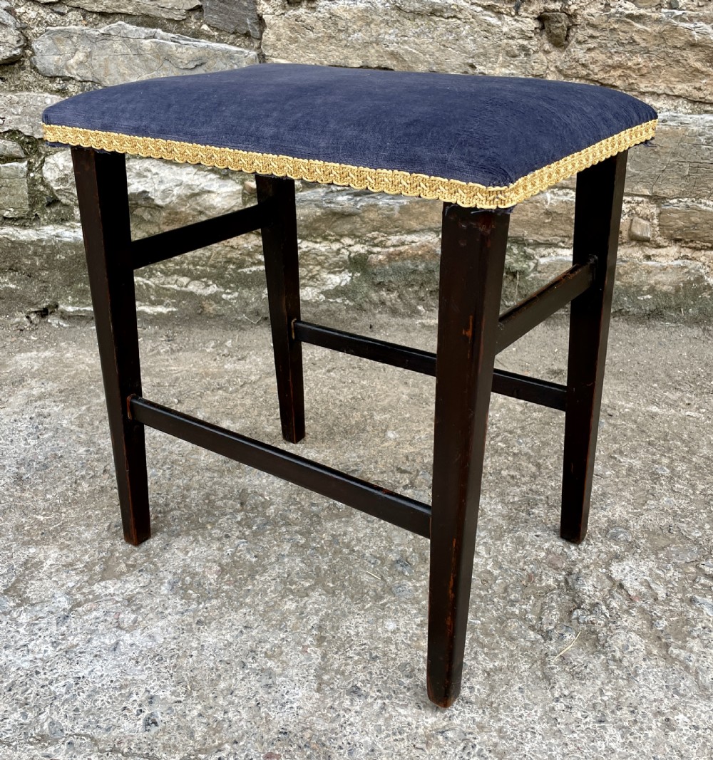 George V 1911 Coronation Stool View III