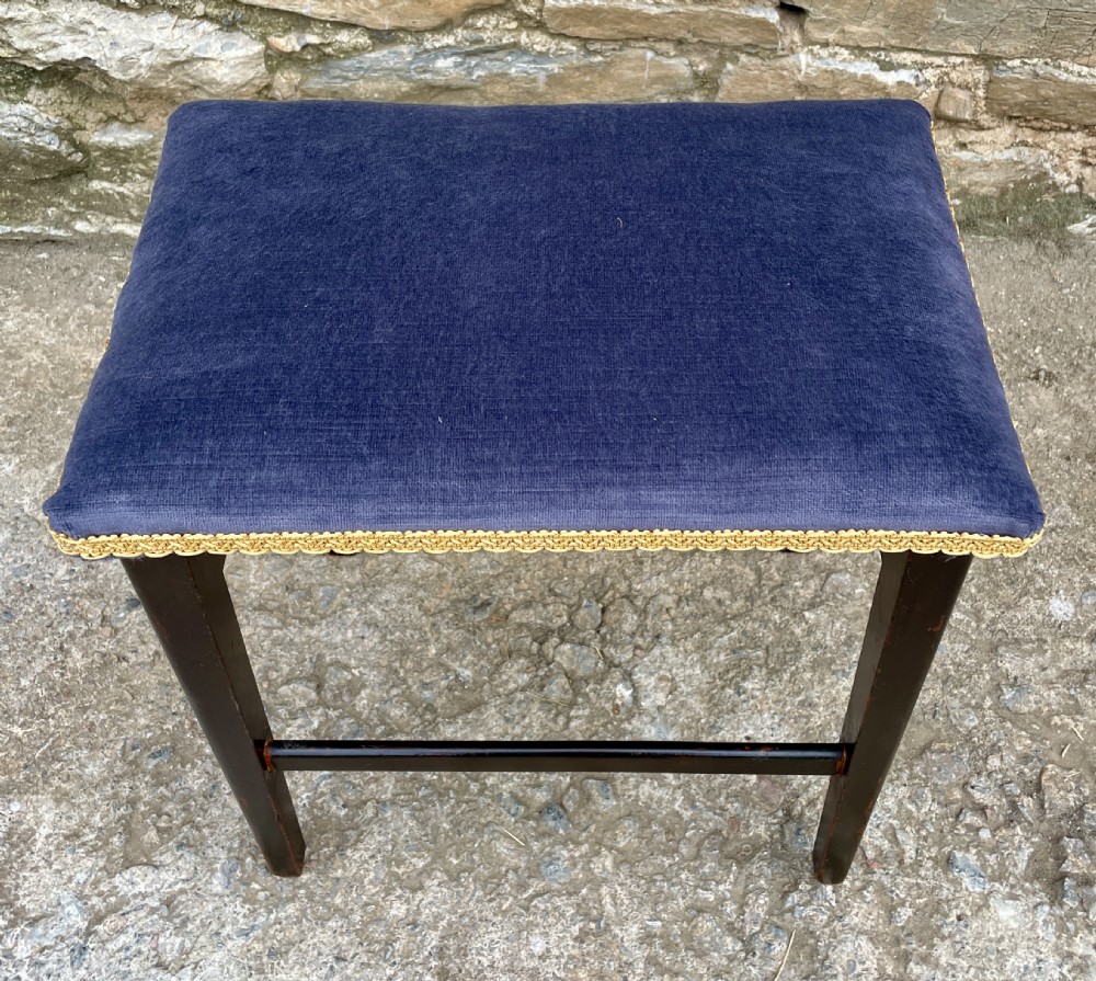 George V 1911 Coronation Stool View VI