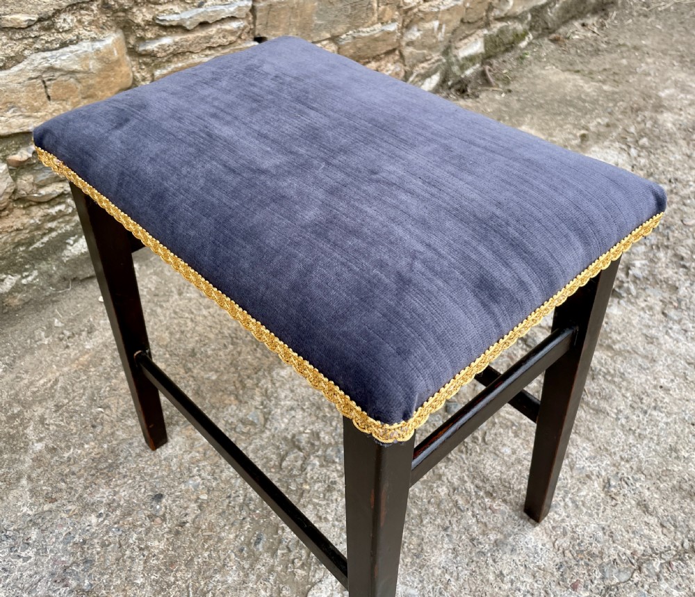 George V 1911 Coronation Stool View XII