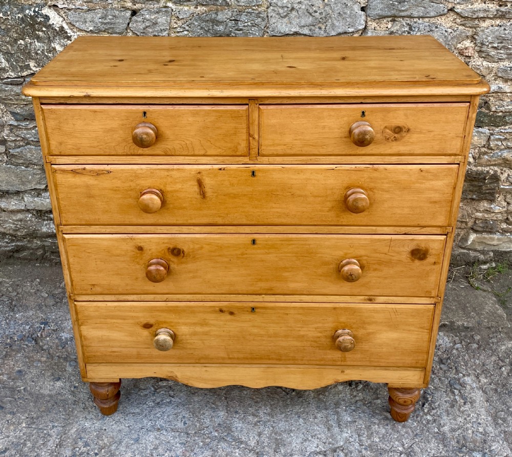Large Victorian Pine Chest of Drawers View II