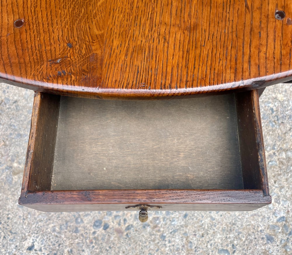 Small 18th Century Oak Gateleg Table View IV