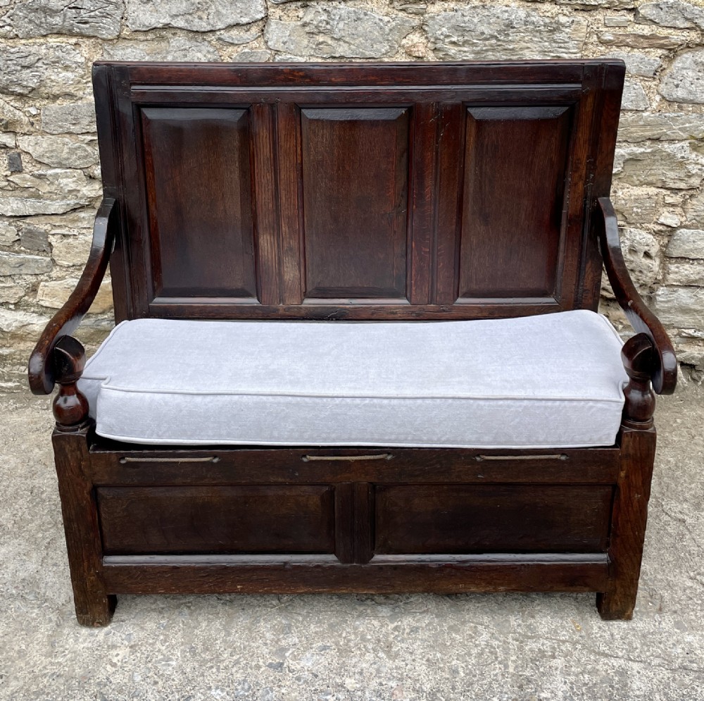 Early 18th Century Oak Settle