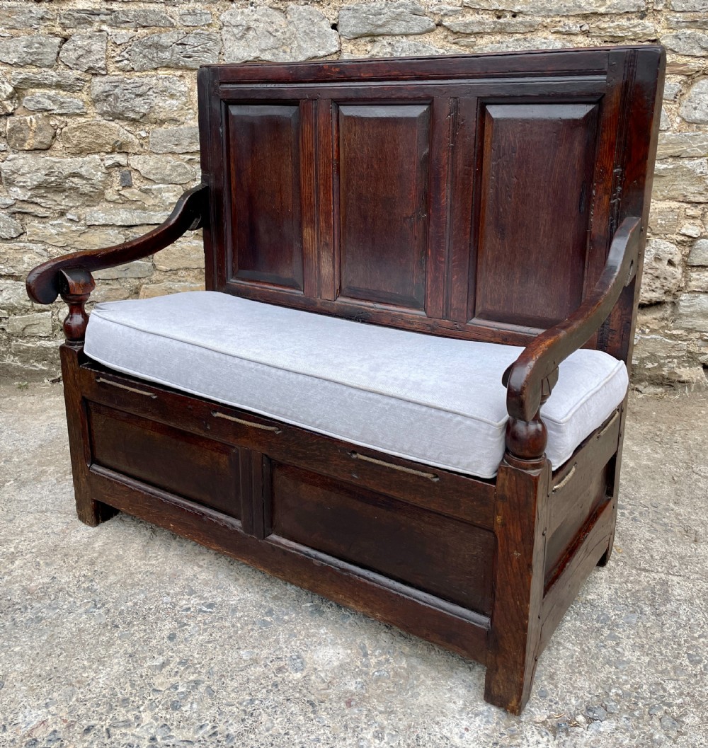 Early 18th Century Oak Settle View VI