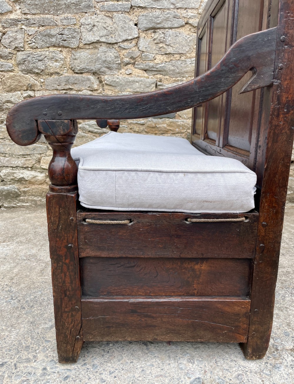 Early 18th Century Oak Settle View VIII