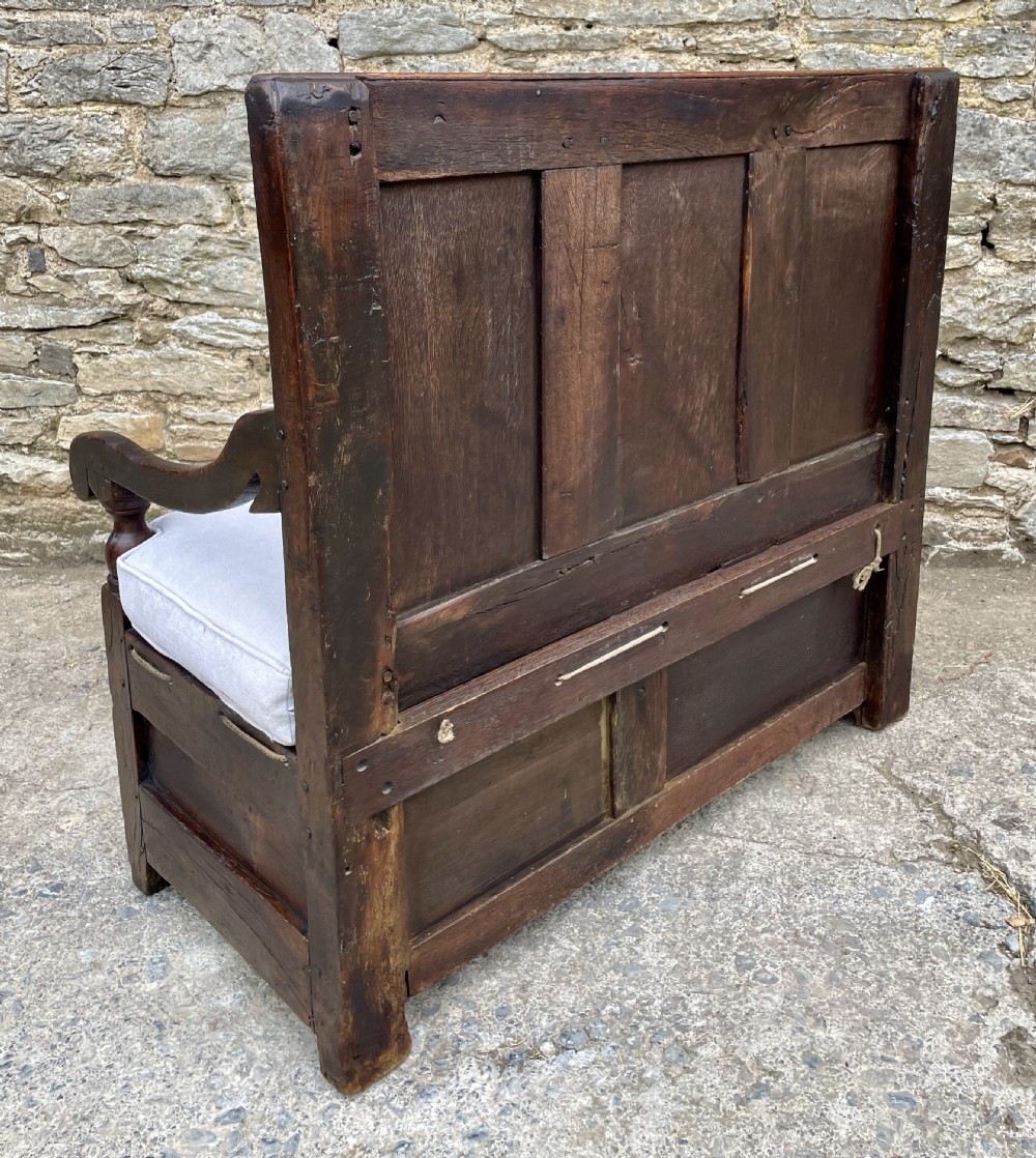 Early 18th Century Oak Settle View X