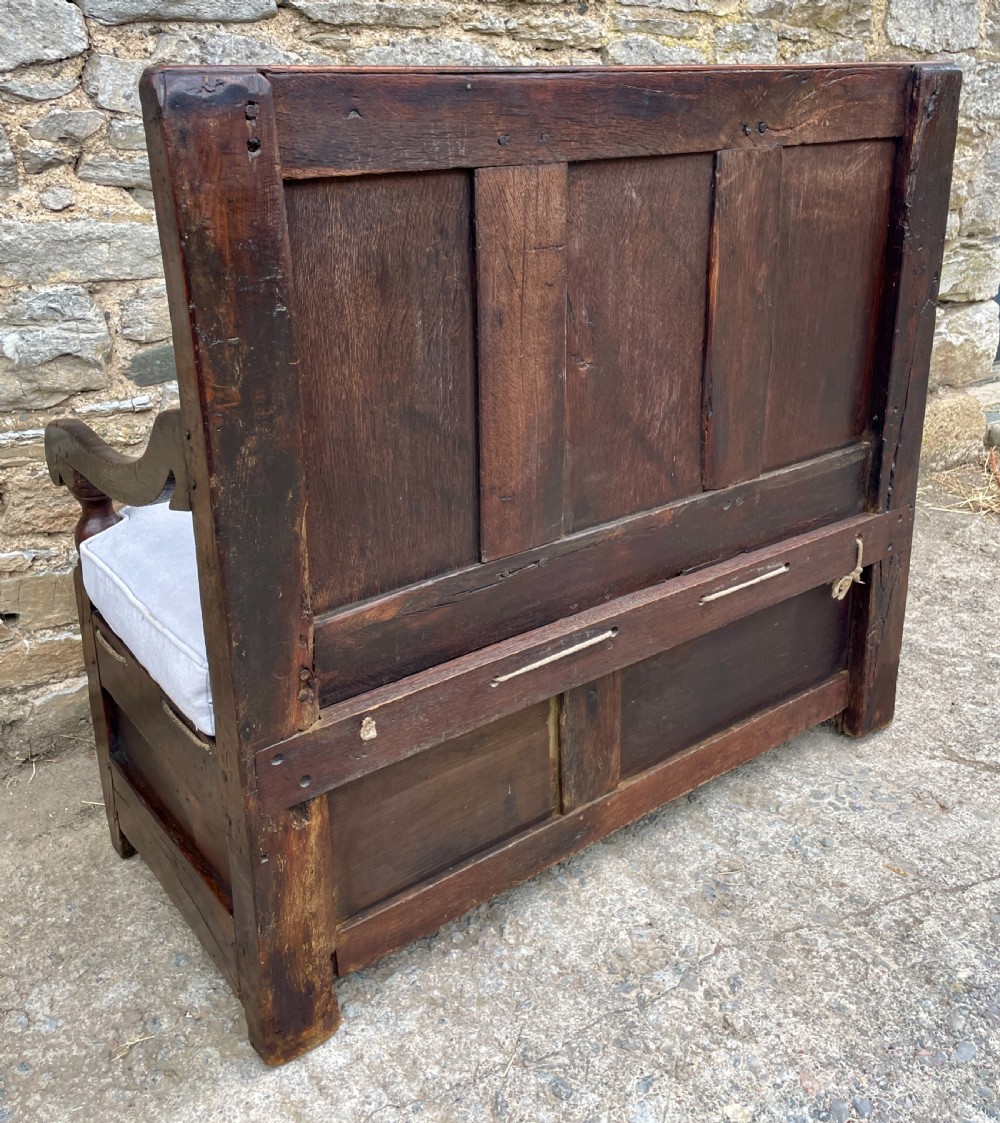 Early 18th Century Oak Settle View XII