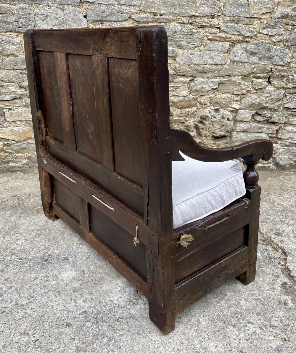 Early 18th Century Oak Settle View XV