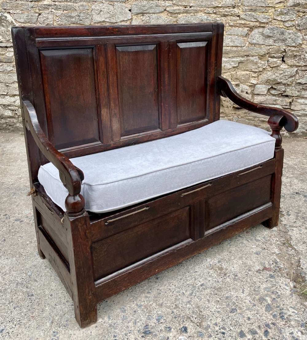Early 18th Century Oak Settle View XVIII