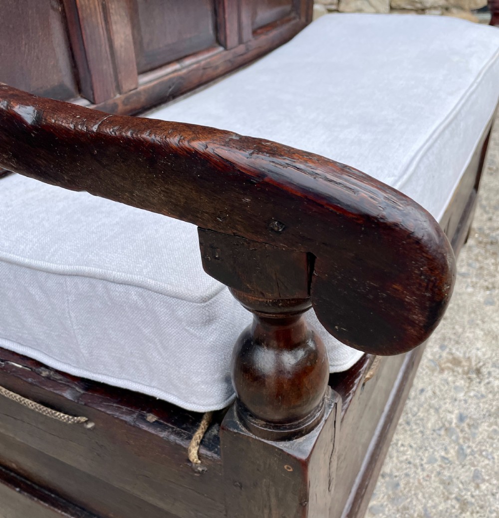 Early 18th Century Oak Settle View XXI