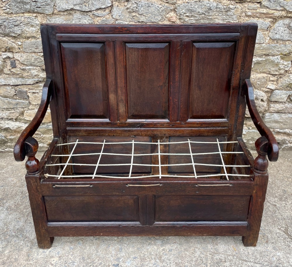 Early 18th Century Oak Settle View XXII