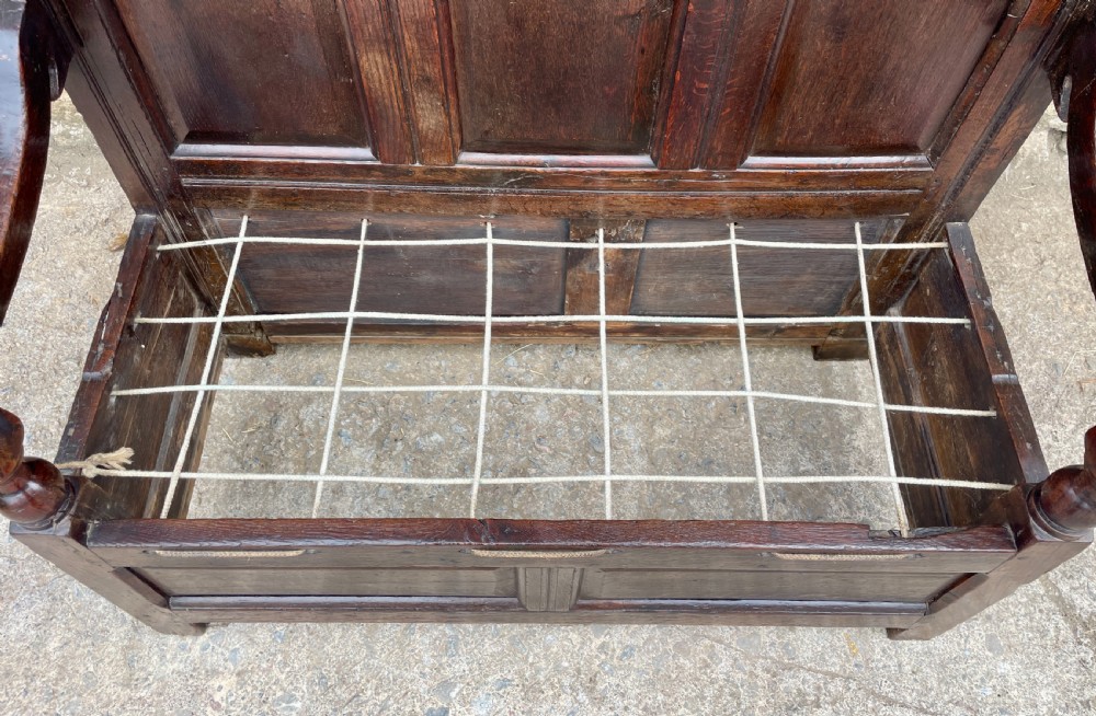 Early 18th Century Oak Settle View XXIII