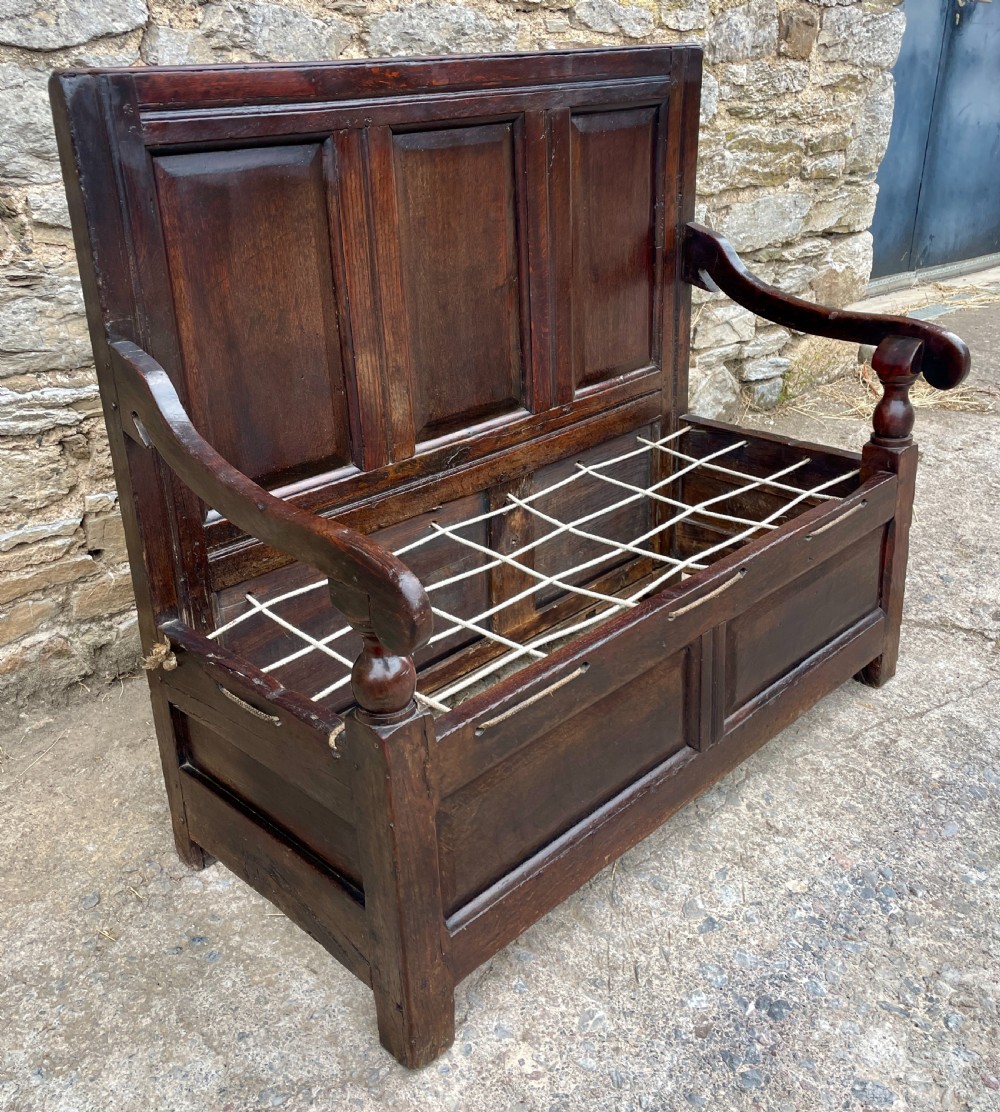 Early 18th Century Oak Settle View XXV