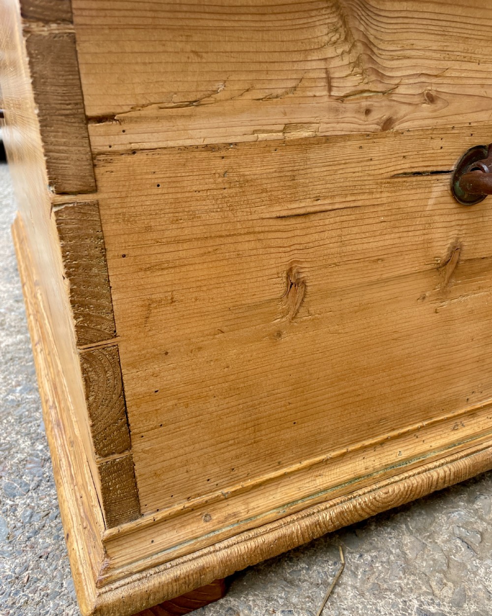 Large Antique Pine Box with Key View XVIII