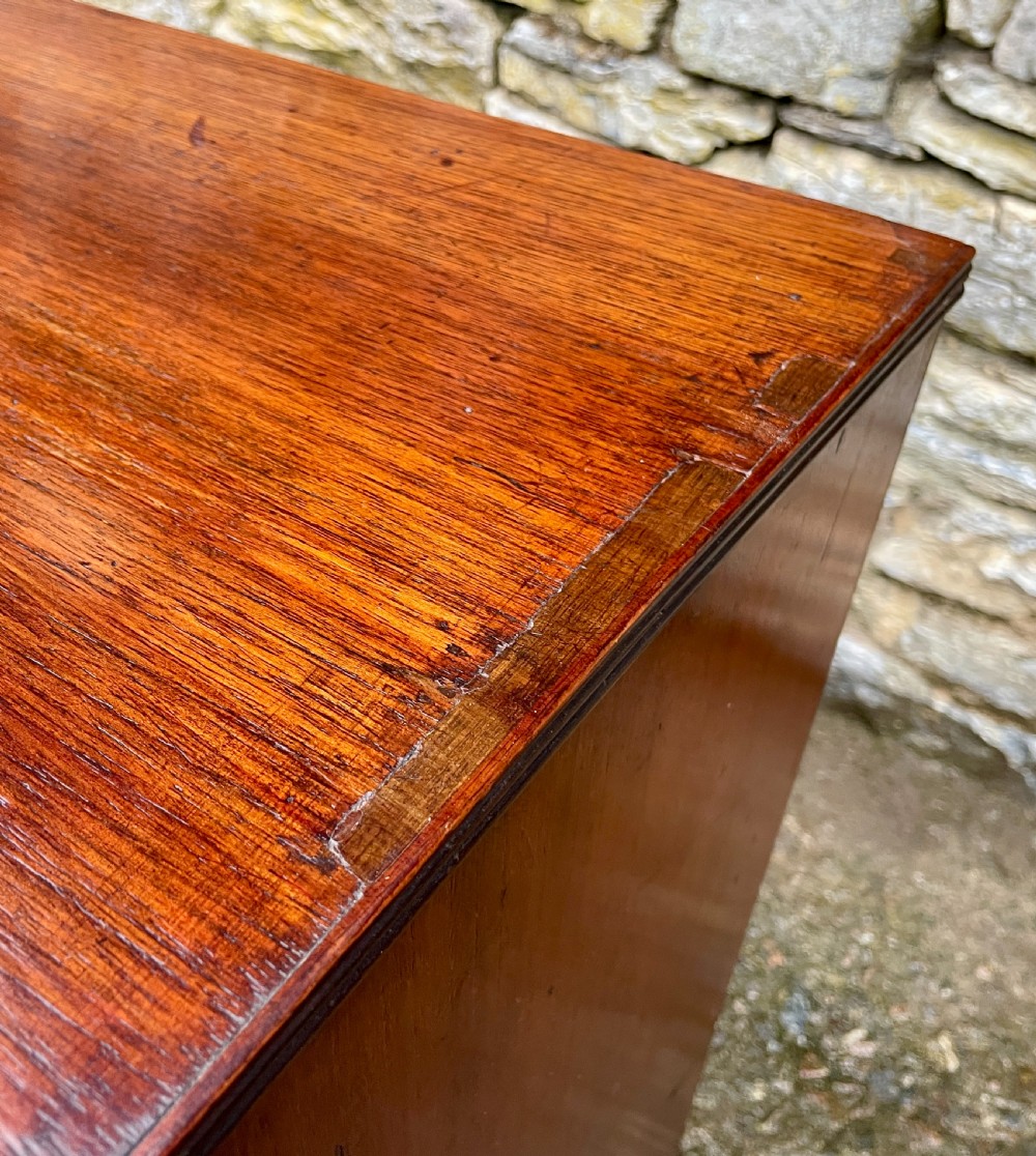 Small Georgian Mahogany Bow Front Chest of Drawers View XII