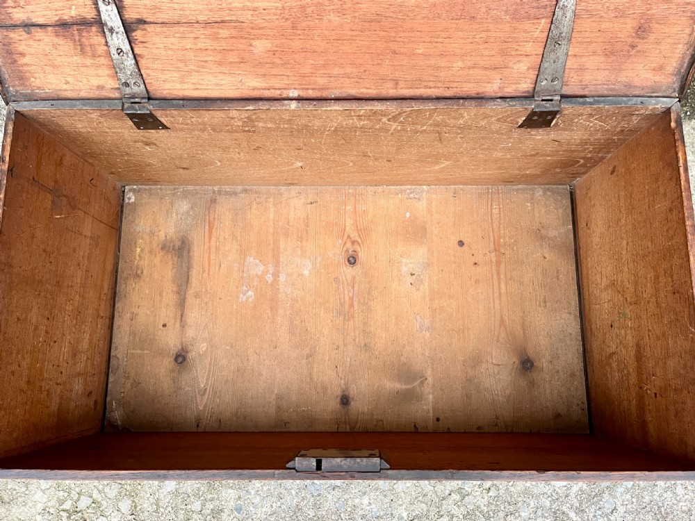 18th Century Oak and Elm Mule Chest View IV