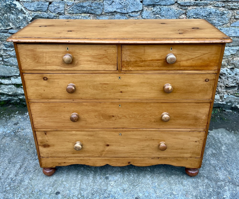 Large Victorian Pine Chest of Drawers View III