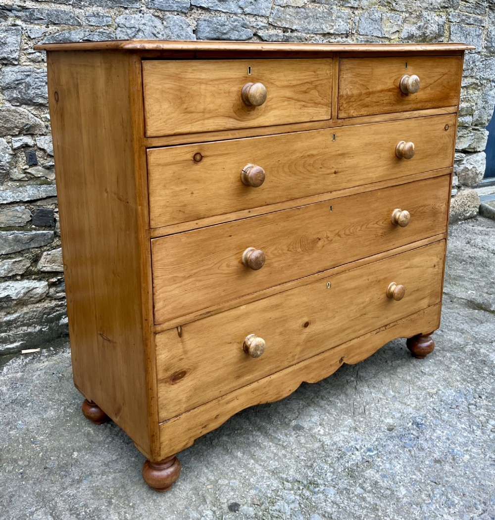 Large Victorian Pine Chest of Drawers View IV