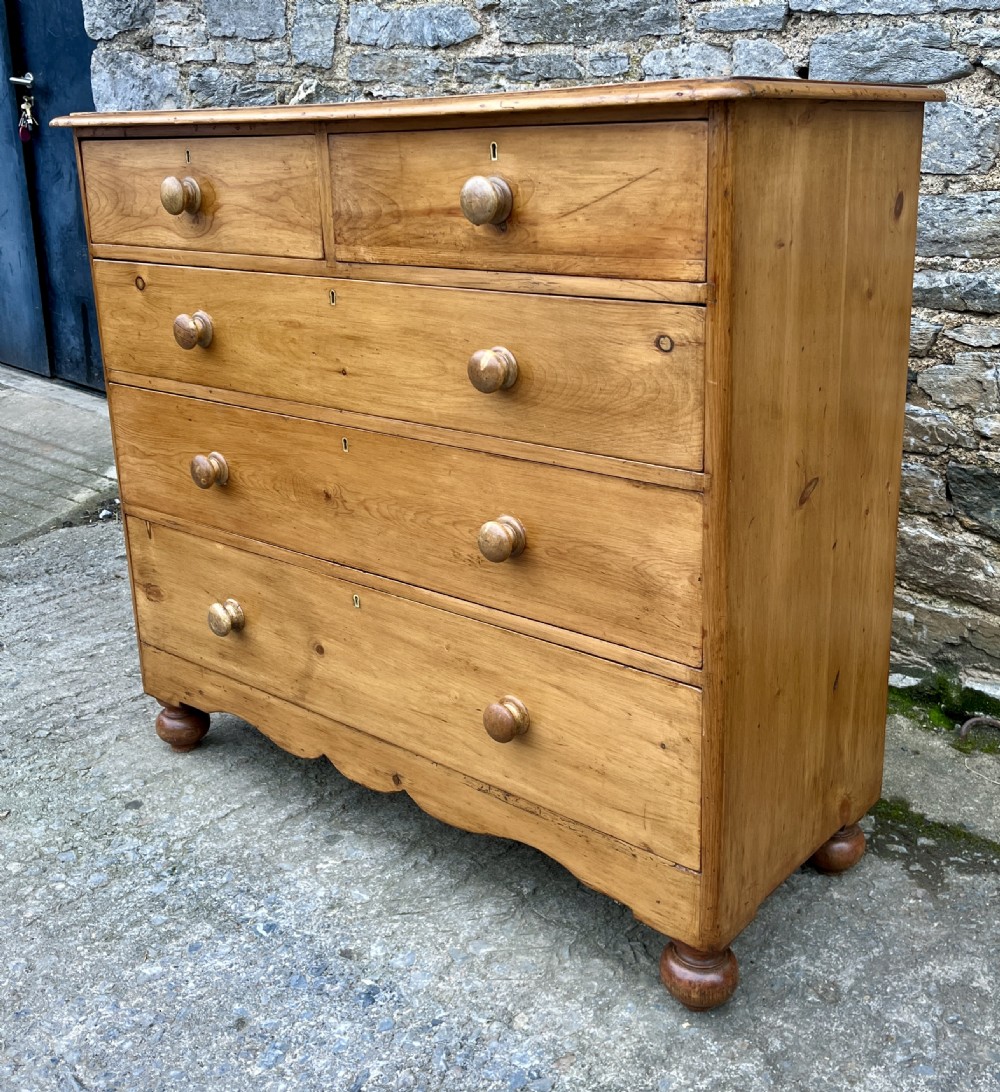 Large Victorian Pine Chest of Drawers View VIII