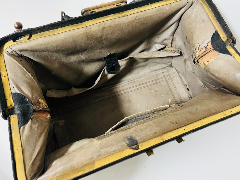 Antique Leather Gladstone Bag
 View IV