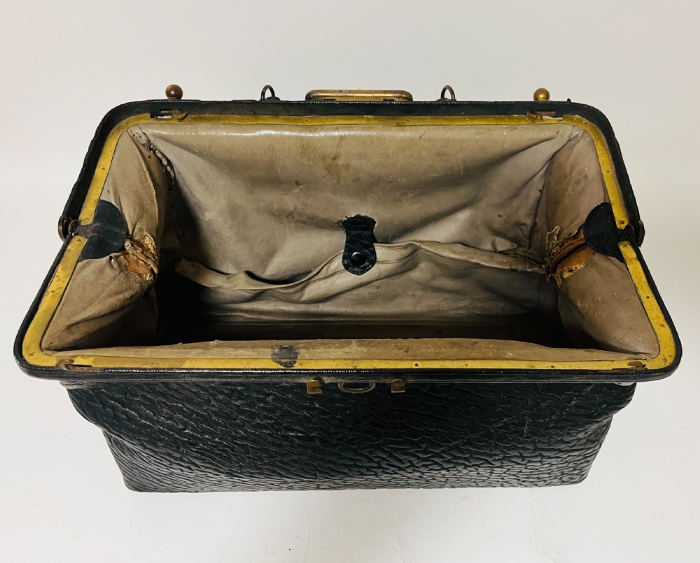 Antique Leather Gladstone Bag
 View IX