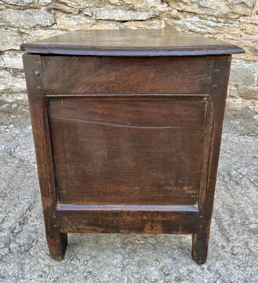 Small 18th Century Oak Coffer View XVII