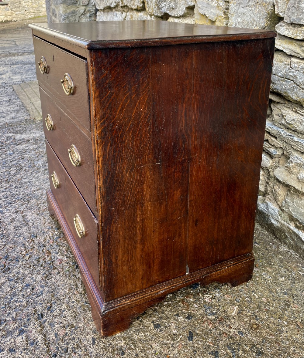 ?Small Georgian Oak Chest of Drawers View X
