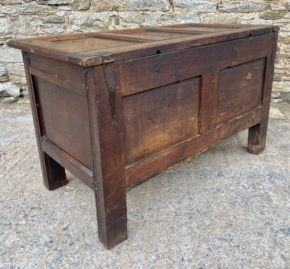 17th Century Oak Coffer View XVII