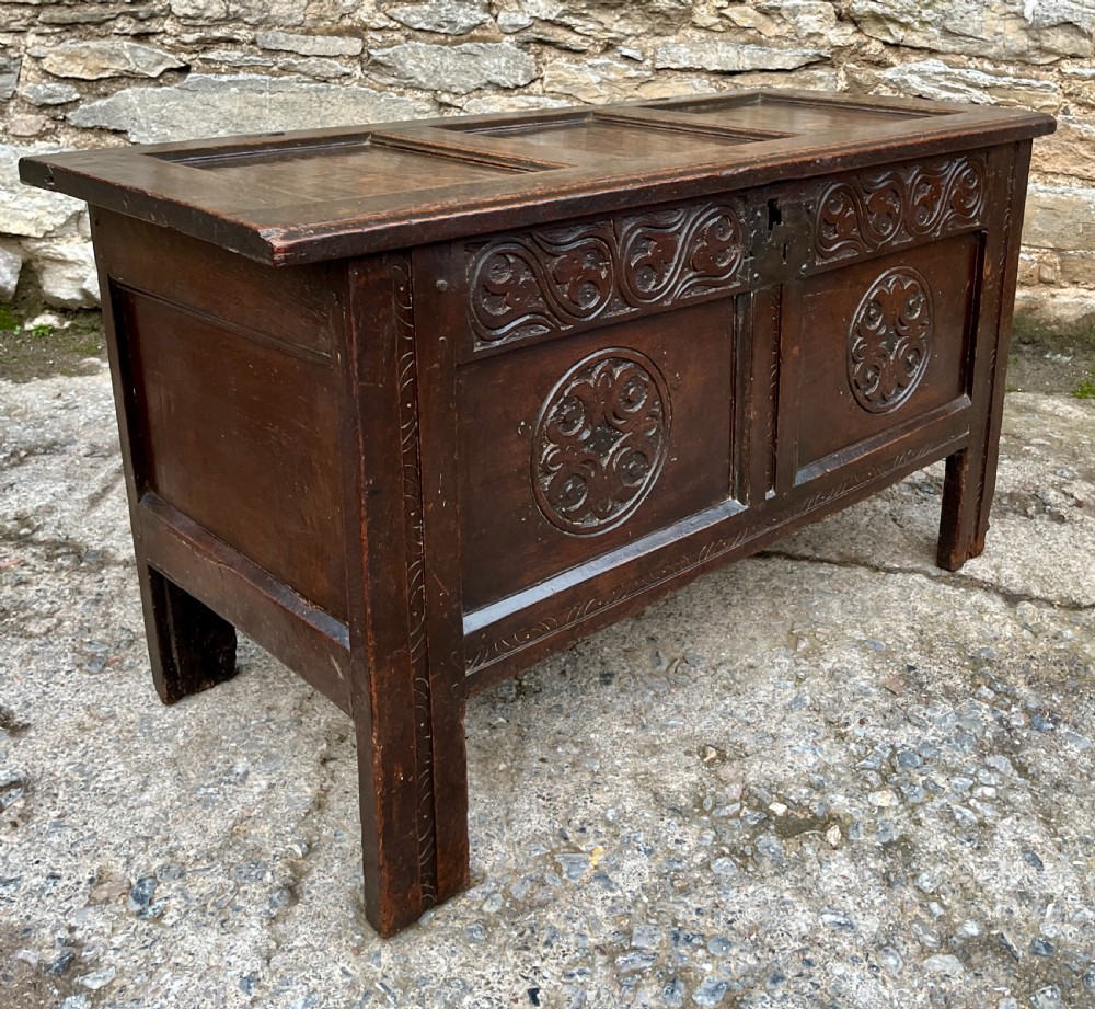 17th Century Oak Coffer View XVI