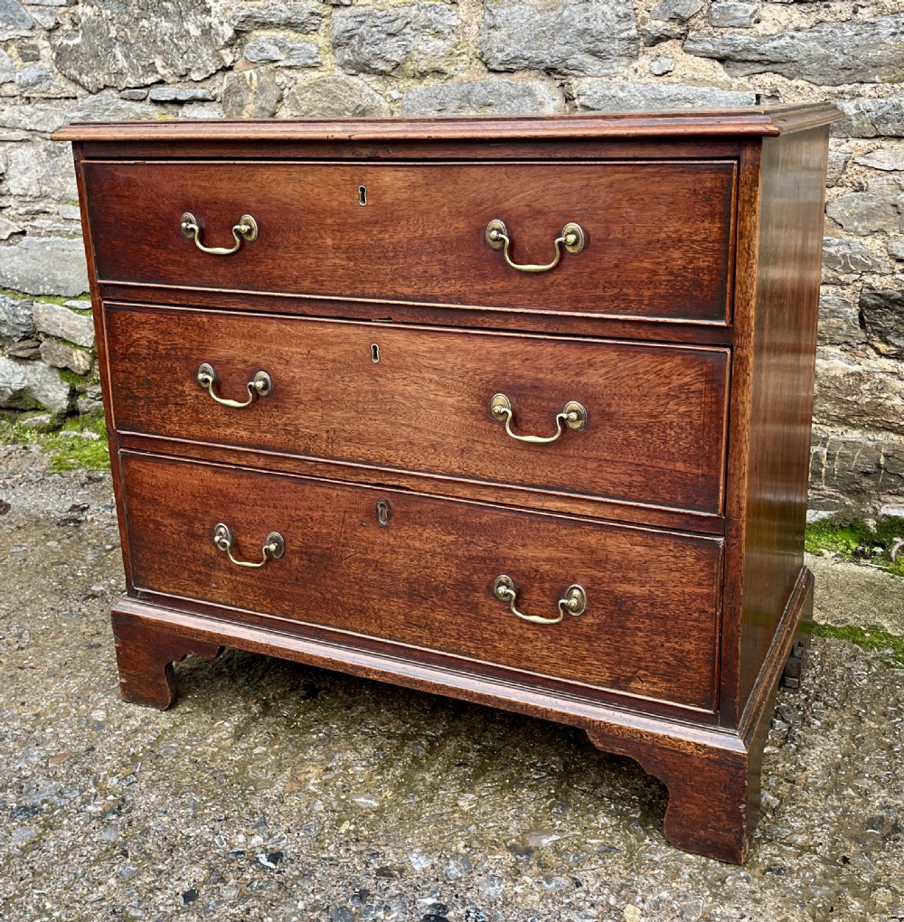 Small Georgian Mahogany Chest of Drawers View X
