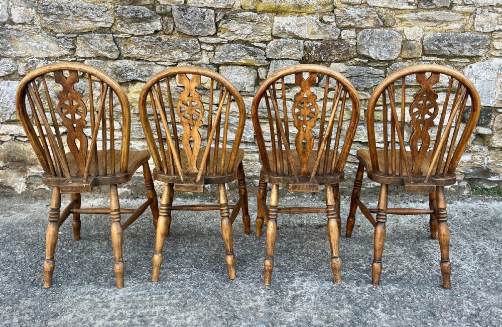 Set of 4 Antique Elm Wheelback Chairs View IV