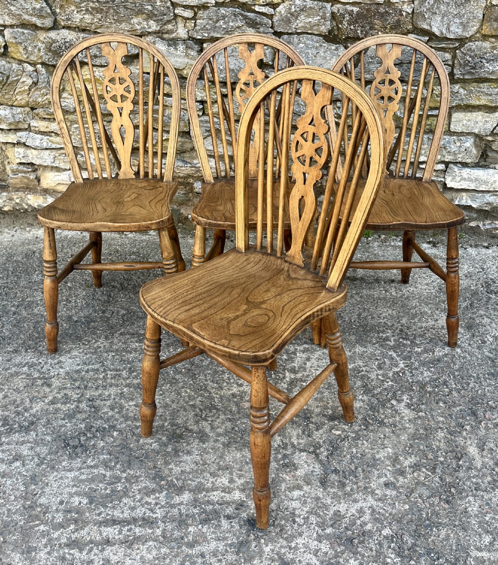 Set of 4 Antique Elm Wheelback Chairs View VII