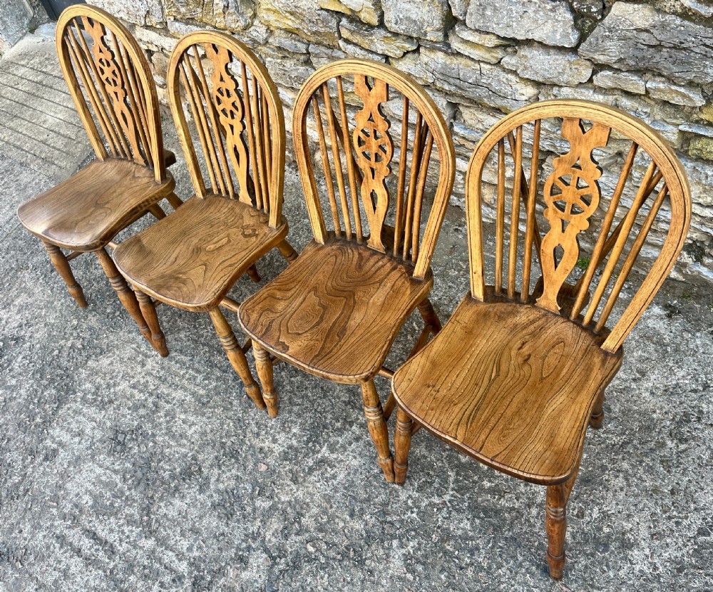Set of 4 Antique Elm Wheelback Chairs View VIII