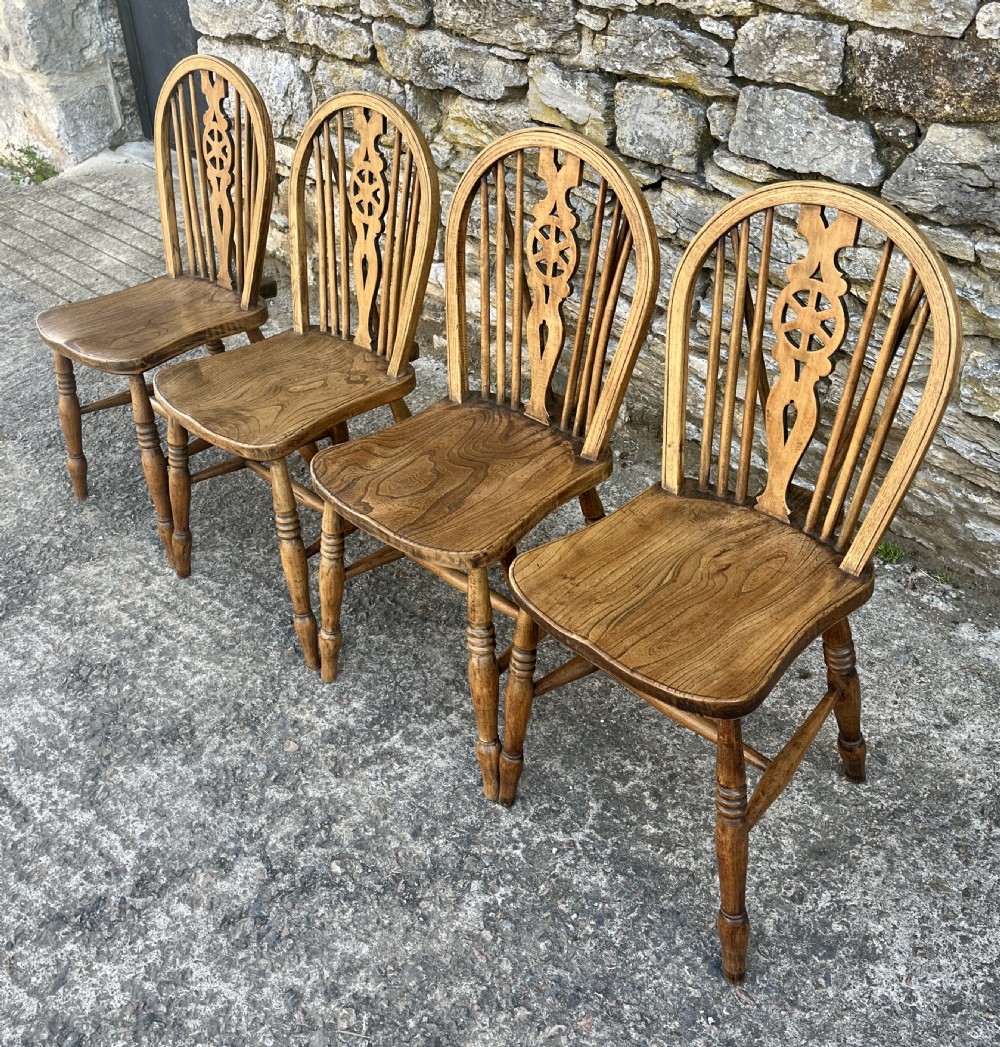 Set of 4 Antique Elm Wheelback Chairs View IX