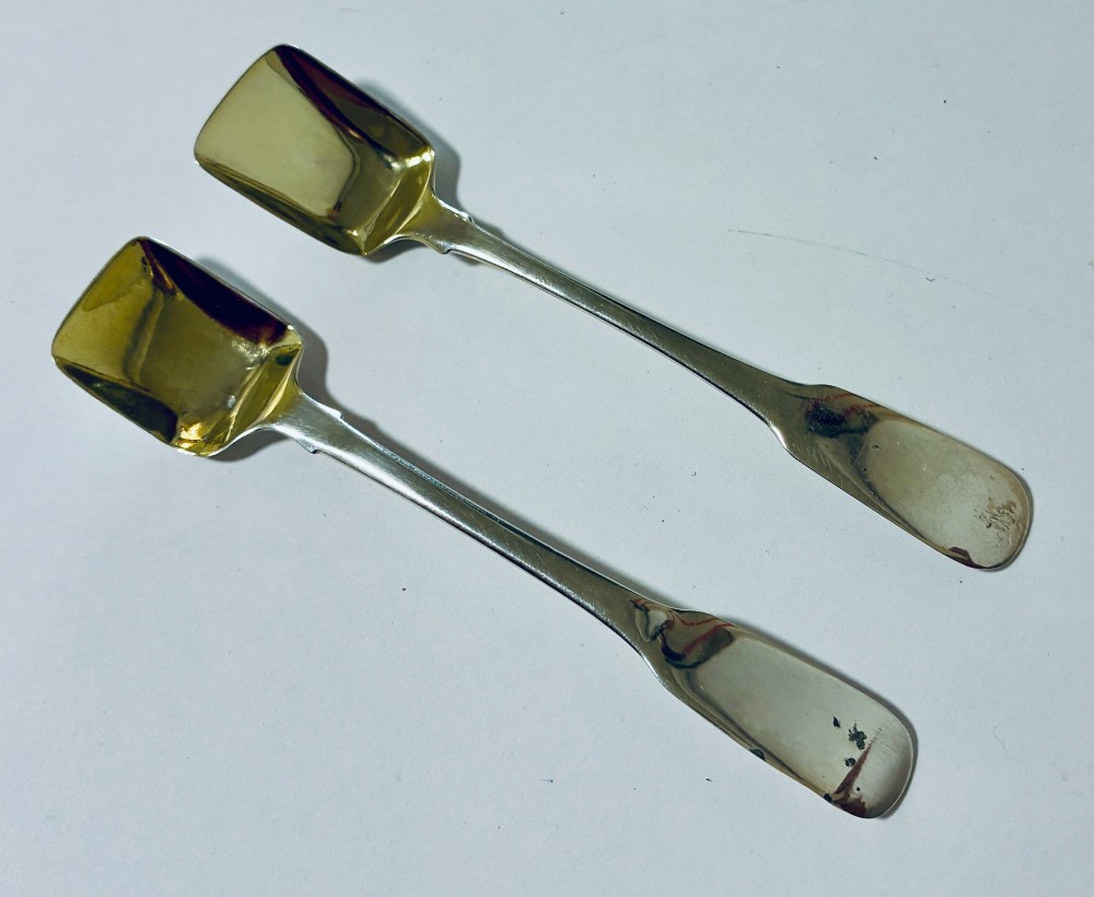 A pair of Georgian silver salt shovels featuring rectangular silver-gilt shovel bowls and smooth fiddle pattern handles. View II